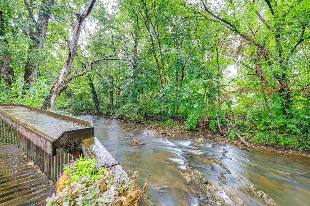 Charming Damascus Retreat with Deck and Creek Views!